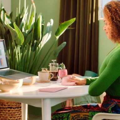 Logitech - Lift Vertical Wireless Ergonomic Mouse With 4 Customizable Buttons - Rose - Image 6